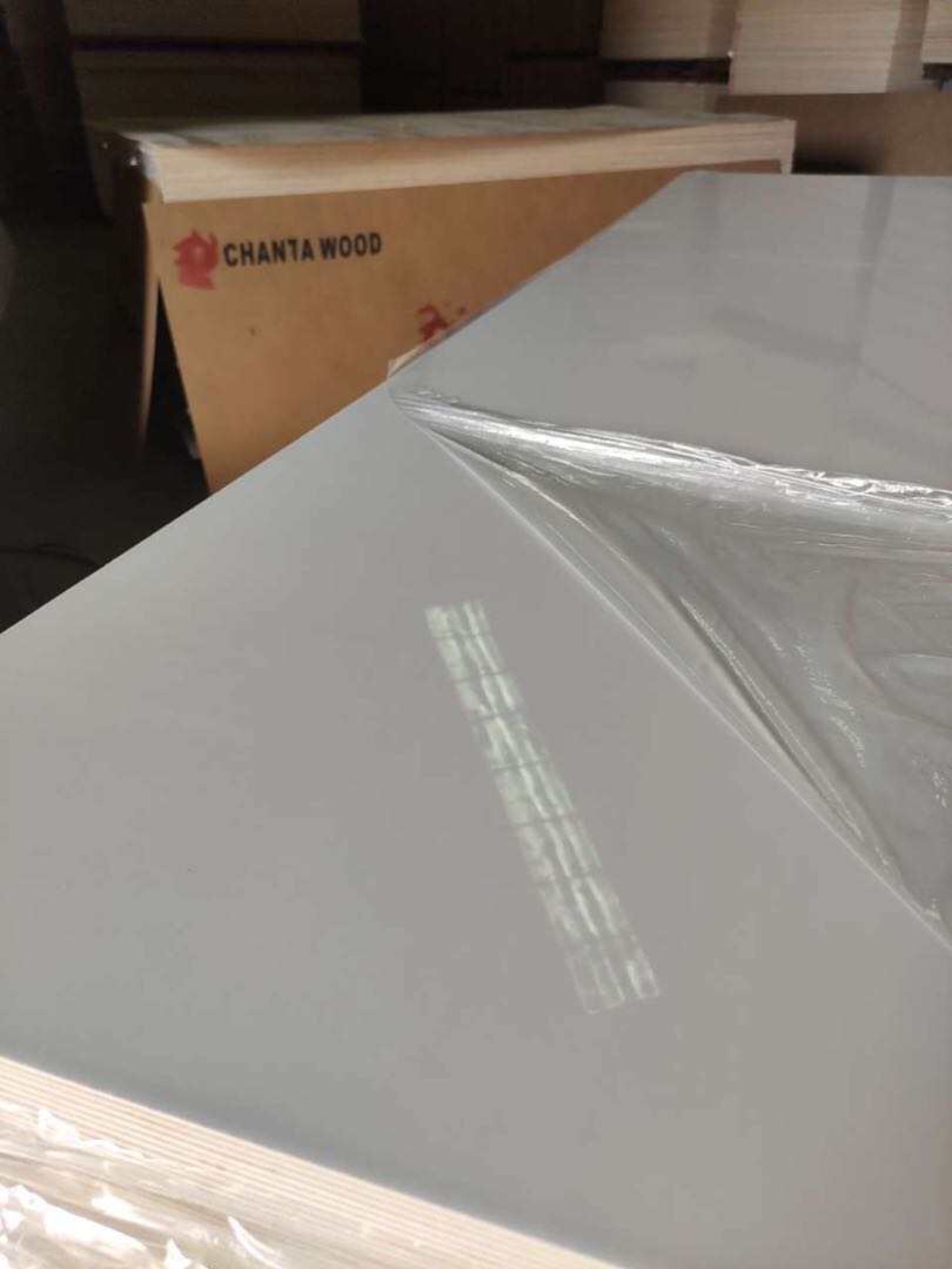 High Gloss UV Laminated Veneered MDF for Home Decoration