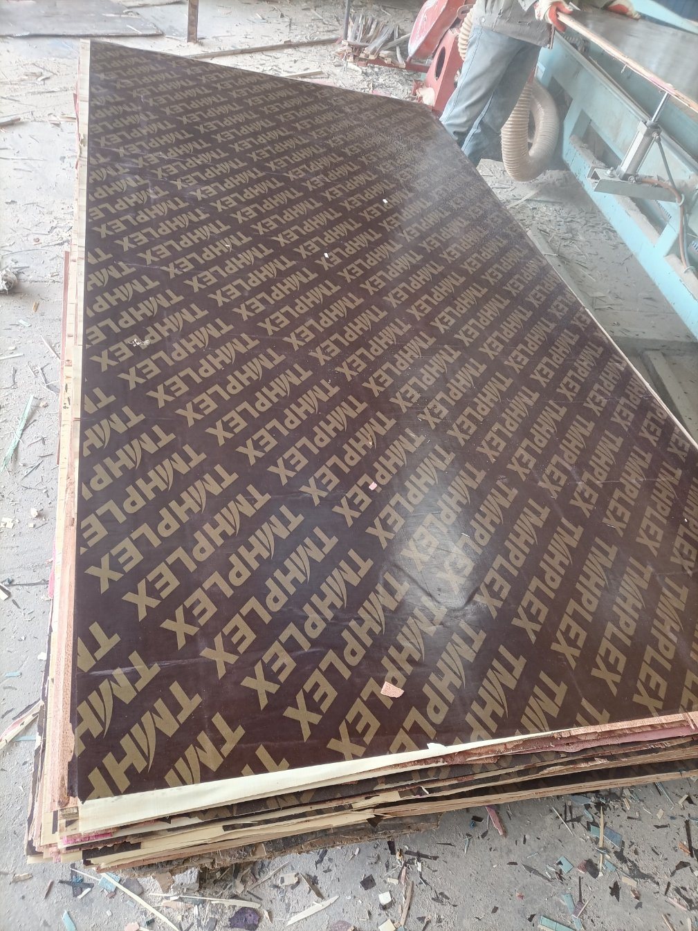 16mm 18mm Mr WBP Red Brown Black Film Faced Construction Plywood Panel for Building Formwork